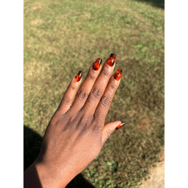 short coffin nails with a tortoise shell print