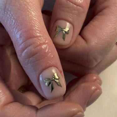 chrome bow nail art