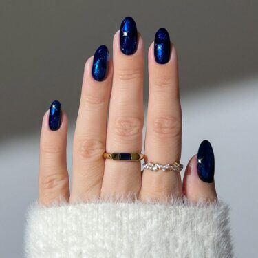 7 Winter Aura Nails to Throw Into Your Rotation – Beauty