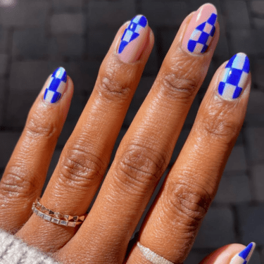 checkered nails by IG: @lolo.nailedit