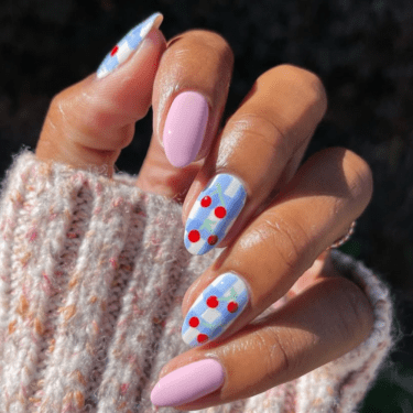 checkered nails by IG: @lolo.nailedit