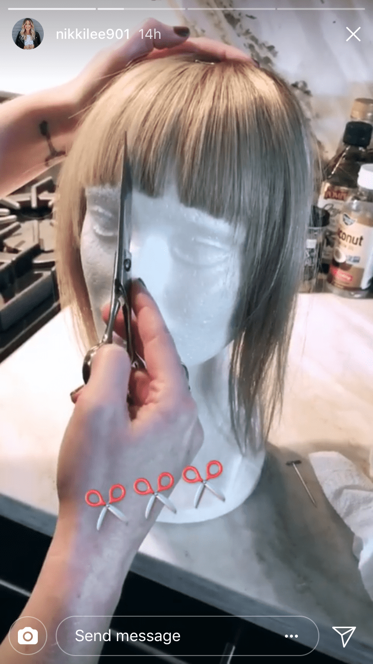 Emma Roberts Debuts a Super Short Fringe at the Critics' Choice Awards -  NewBeauty, image size:750x1334