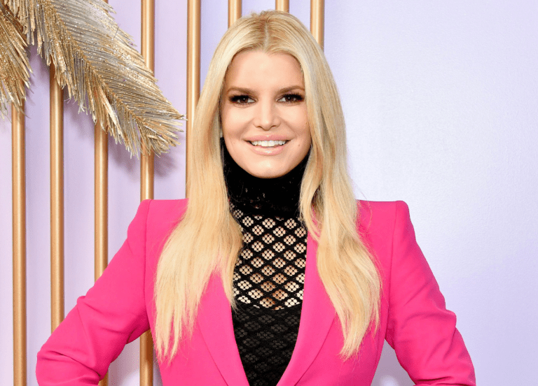 The AntiAging Device Jessica Simpson Uses on Her 'Scalp, Stomach and(02)