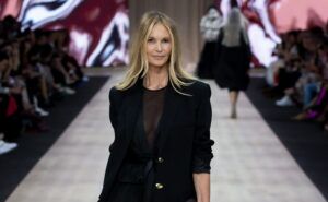 How Elle Macpherson Looks So Young