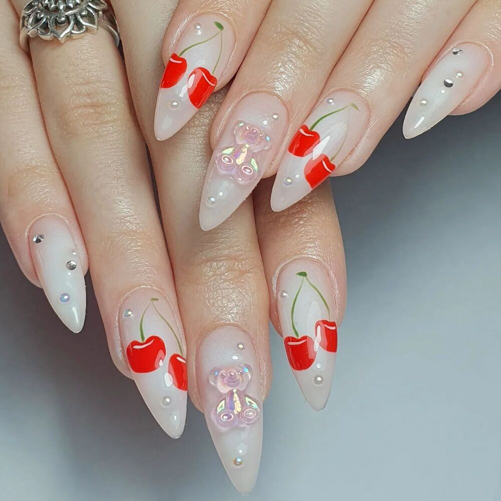 Modern Short Stiletto Nails That Shine