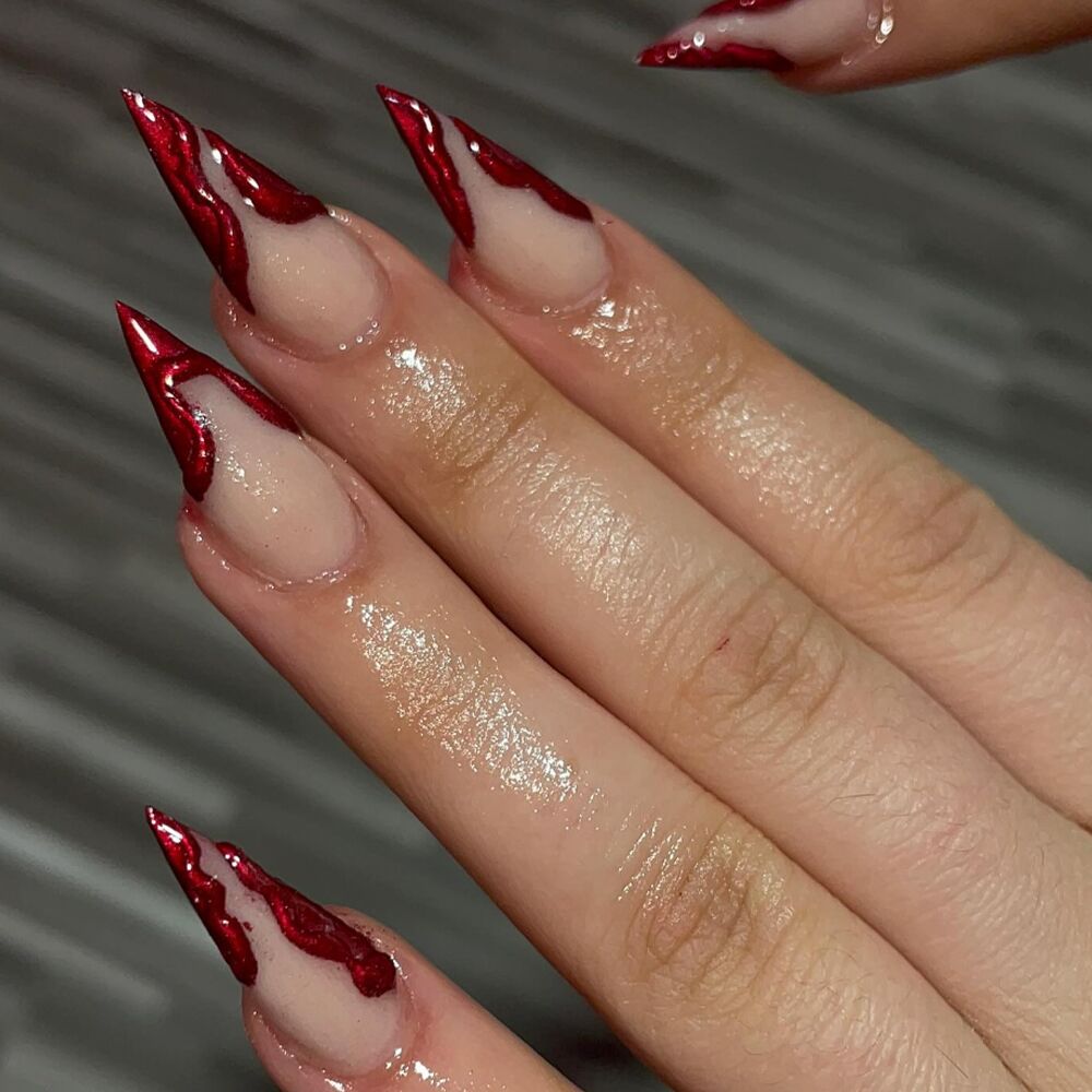 Short Stiletto Nails That Shine