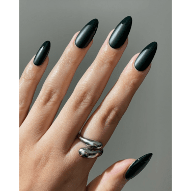 Dark green matte manicure