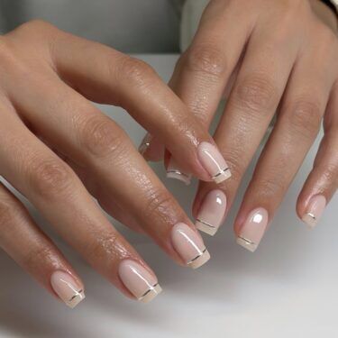 Natural minimal nail art