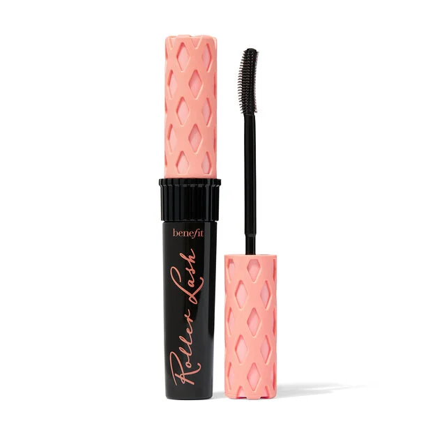 Salma Hayek Makes use of This  Mascara to Cowl Her Grey Roots