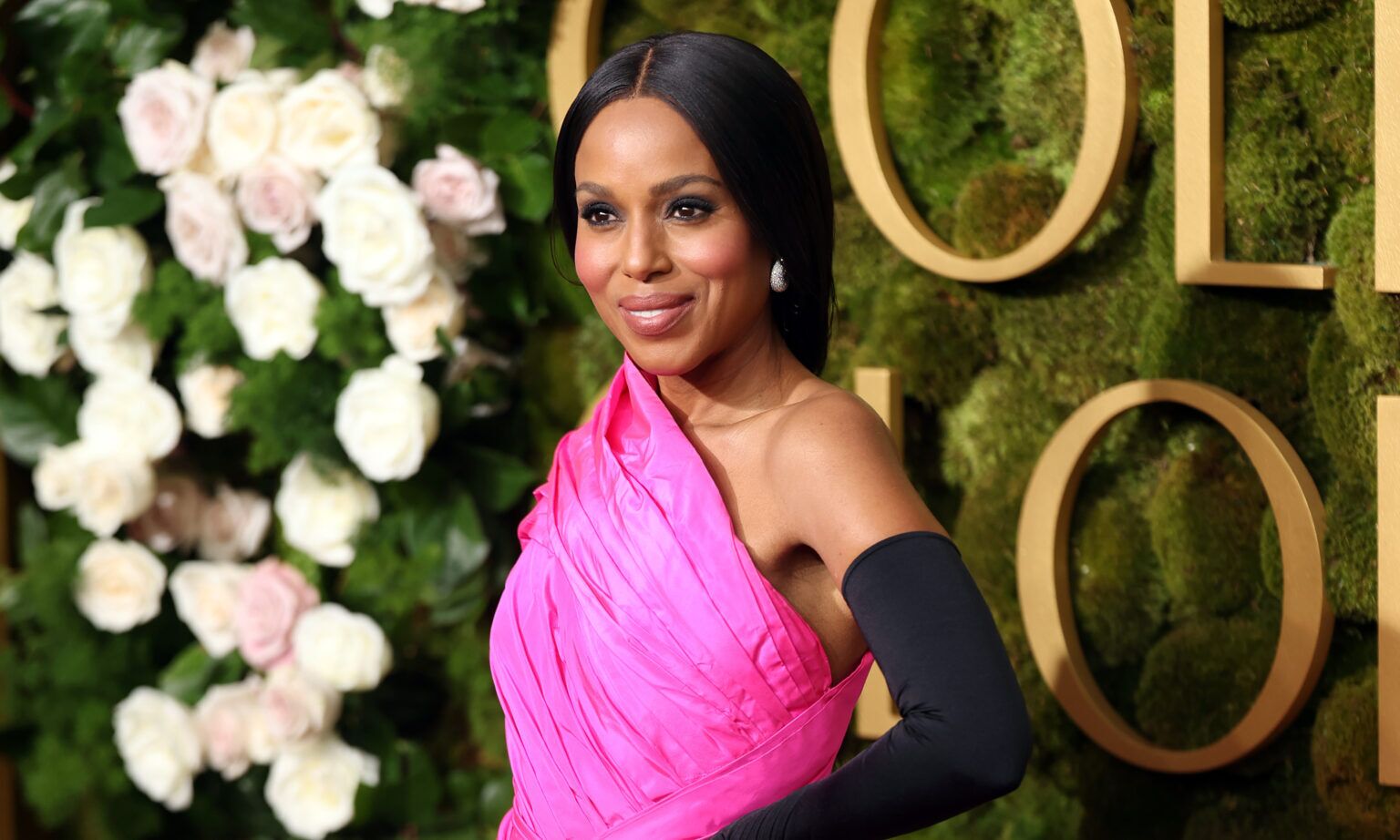 Golden Globes 2025 Kerry Washington Wears Glam Smoky Eye(02)