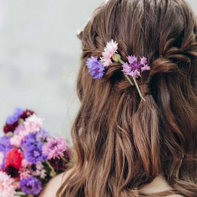 Pinterest Names the Top Wedding Beauty Trends of 2025 7 bridal floral updo