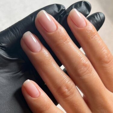 Short nude nails