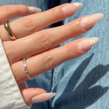 nude nail art by IG: @disseynails