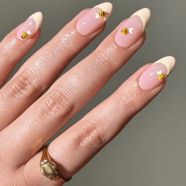 nude nails by IG: @avrnailswatches