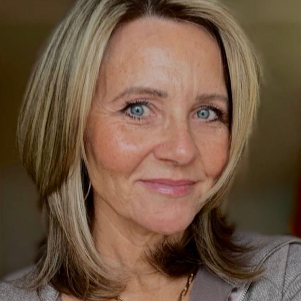 woman with shoulder-length hair