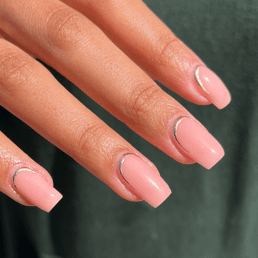 reverse manicure IG: @jessicawhitenailartist