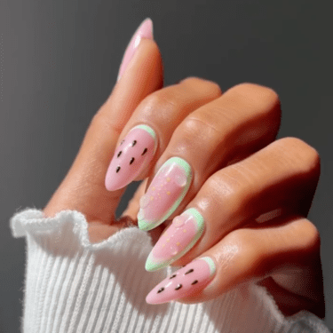 reverse manicure IG: @overglowedit