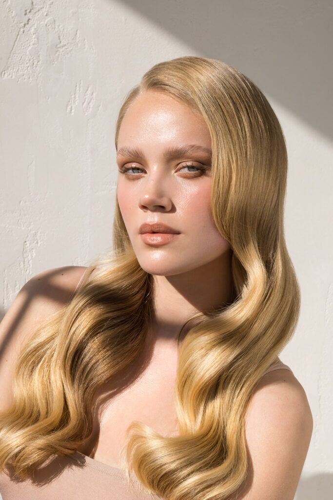Close the studio freckles the skin of a beautiful natural blonde blonde.