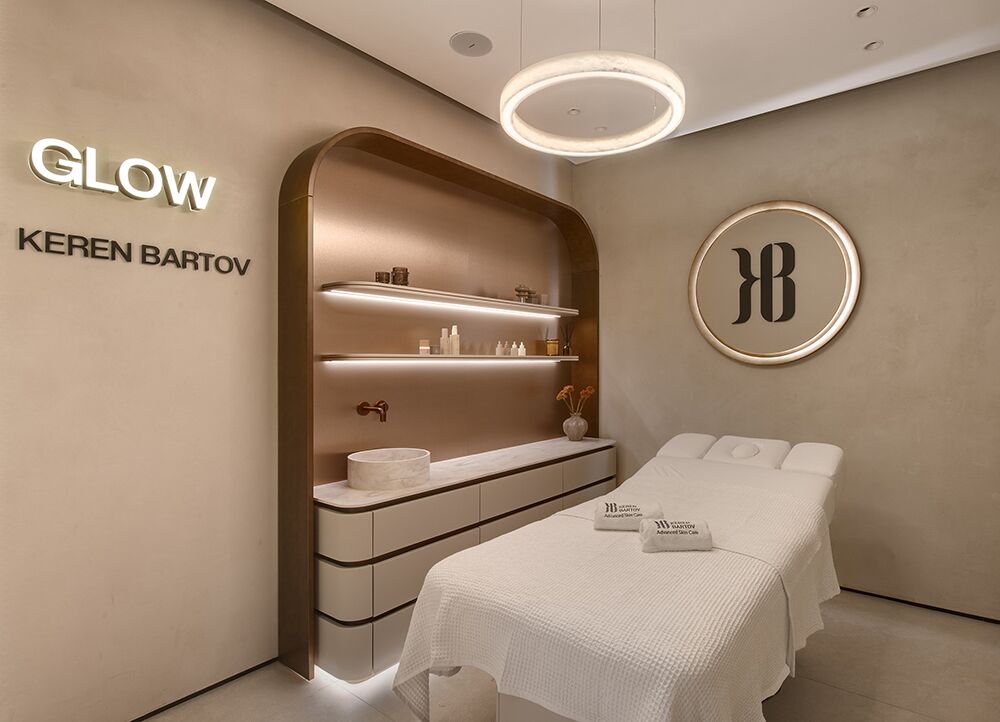 Julia Roberts’ Aesthetician Shares Her Finest Glowing Pores and skin Suggestions