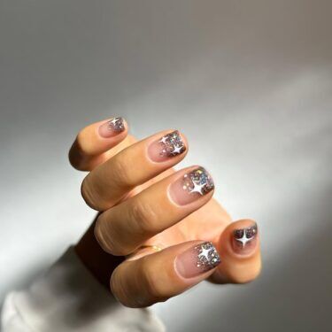 Square nails with glitter and sparkle nail art.