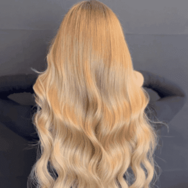Long blonde hair with loose waves