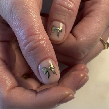 brassy bows nail art