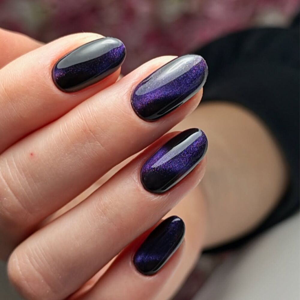 purple cat-eye nails