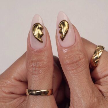 Plain manicure with gold 3D heart nail art
