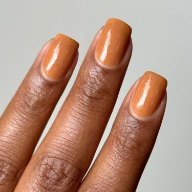 Short nails with caramel brown nail polish