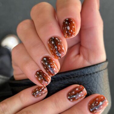 Short deer print nails