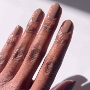 short nails with light brown polish